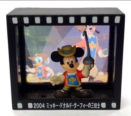 Mickey, Donald, Goofy: The Three Musketeers - Donald Duck - Goofy - Mickey Mouse - Diorama - Mickey Mouse Movie Diorama Figure - 2004 The Three Musketeers (Coca-Cola, Lawson)